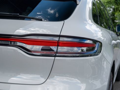 Certified 2023 Porsche Macan Turbo AWD/4WD image 23
