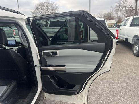 Certified 2022 Ford Explorer XLT w/ Equipment Group 202A image 15