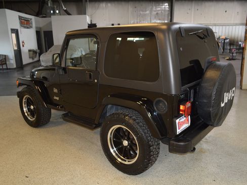 Used 2004 Jeep Wrangler Sahara w/ Dual Top Group AWD/4WD image 5