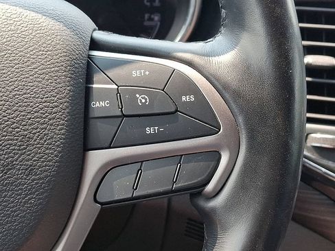 Used 2021 Jeep Grand Cherokee Laredo X AWD/4WD image 22