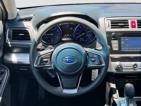 Used 2019 Subaru Outback 2.5i AWD/4WD image 11
