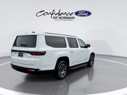Used 2024 Jeep Wagoneer L Series II RWD image 8