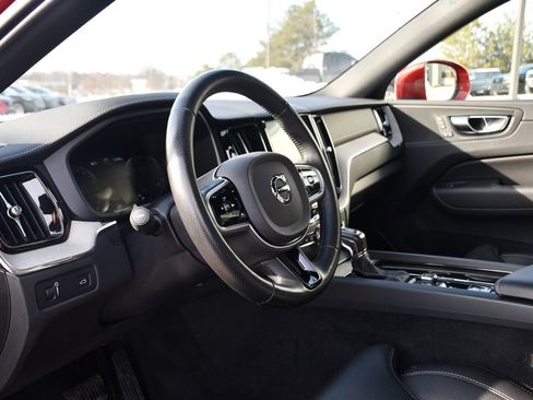 Used 2018 Volvo XC60 T5 Inscription w/ Luxury Seat Package image 11
