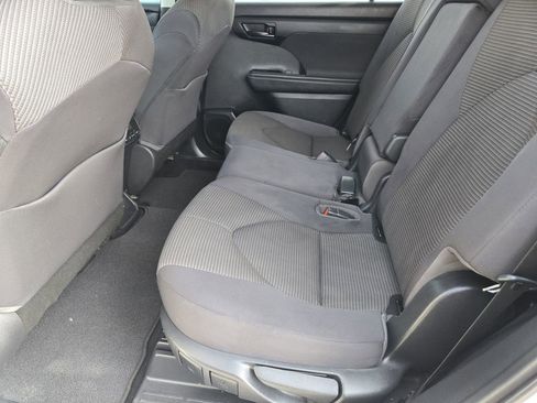 Used 2021 Toyota Highlander LE image 28