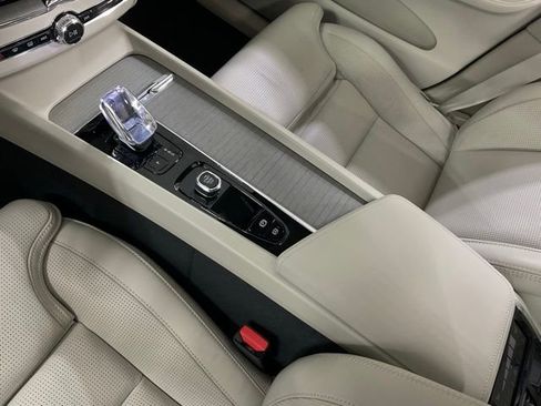 Used 2025 Volvo XC60 B5 Ultra w/ Protection Package Premier image 22