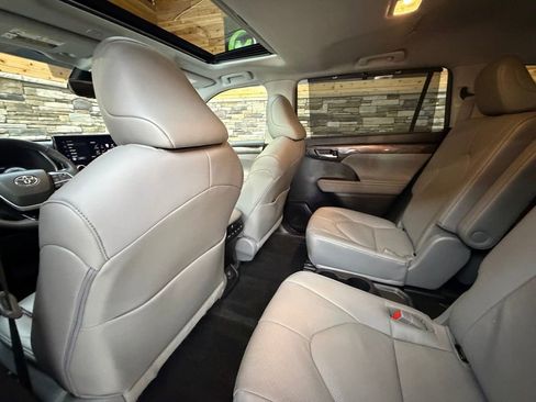 Used 2023 Toyota Highlander Limited AWD/4WD image 28
