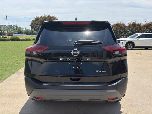 Certified 2023 Nissan Rogue SV w/ SV Premium B Package AWD/4WD image 4