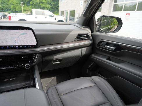 Used 2025 Chevrolet Suburban LT AWD/4WD image 14