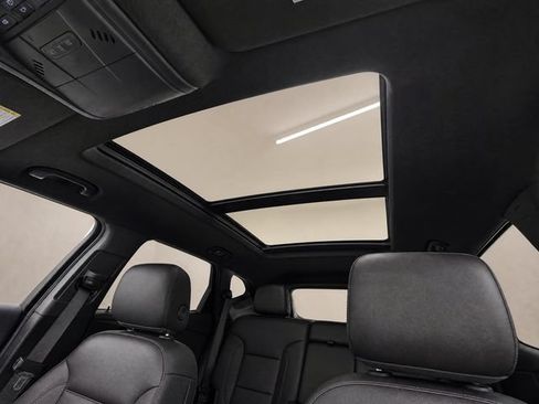 Used 2023 Chevrolet Blazer RS w/ Enhanced Convenience Package FWD image 15