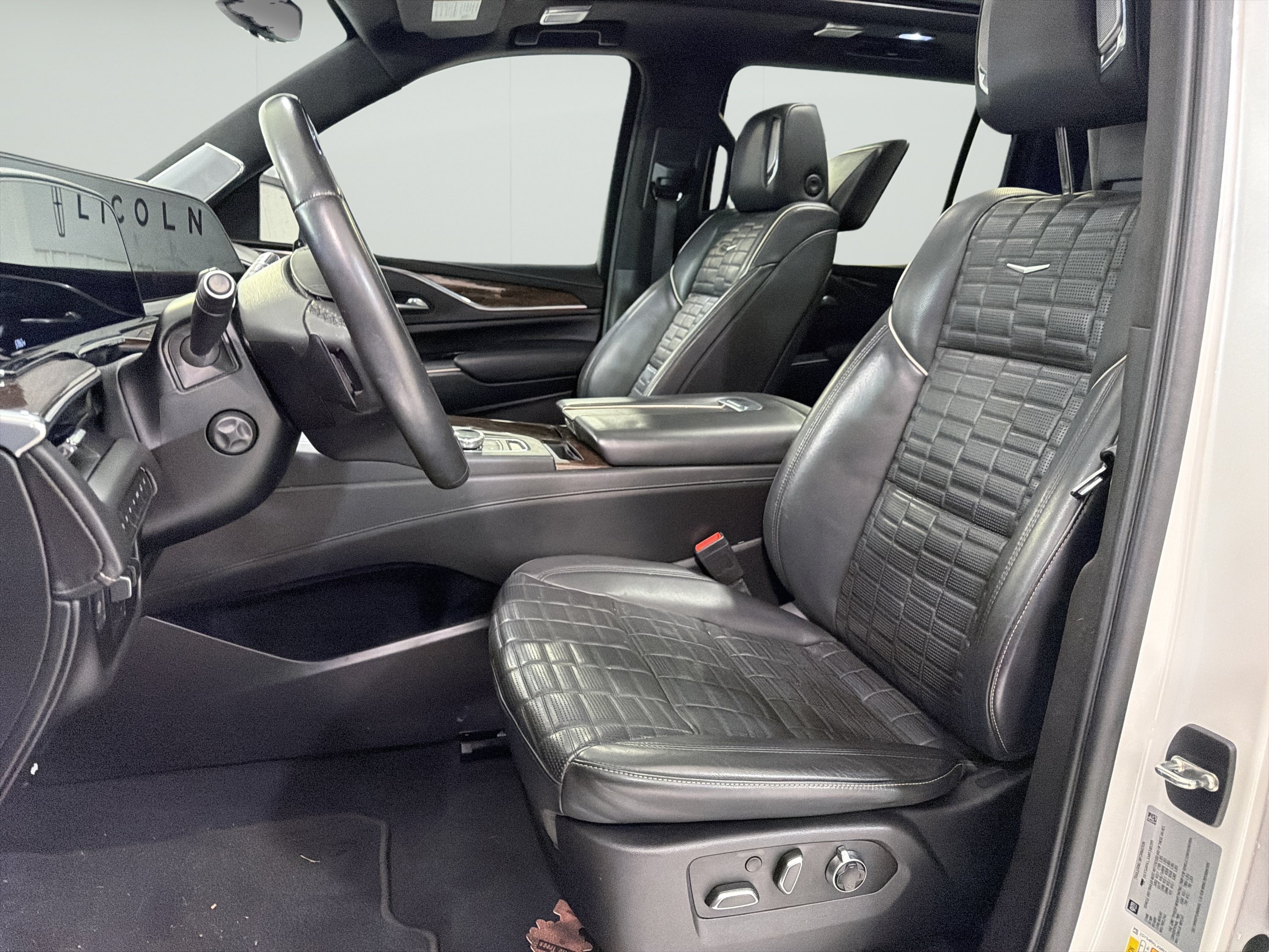 Used 2021 Cadillac Escalade ESV Sport Platinum w/ Heavy-Duty Trailer Package AWD/4WD image 9