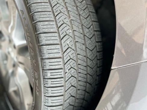 Used 2017 Toyota Sienna SE image 36