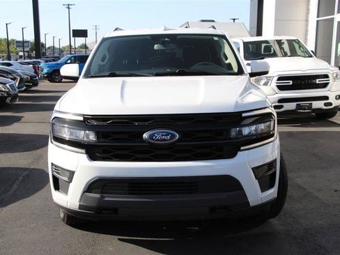 Used 2023 Ford Expedition Max XLT AWD/4WD image 3