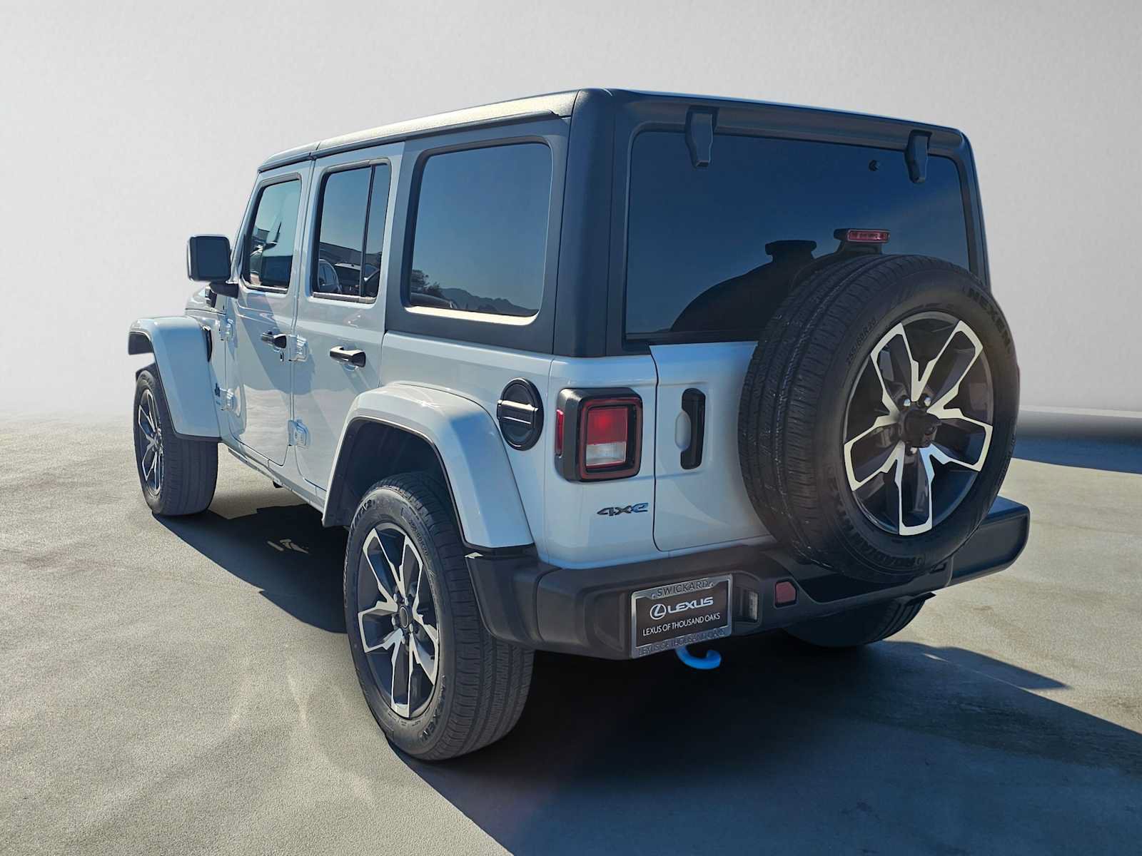 Used 2024 Jeep Wrangler Unlimited w/ Convenience Group AWD/4WD image 5