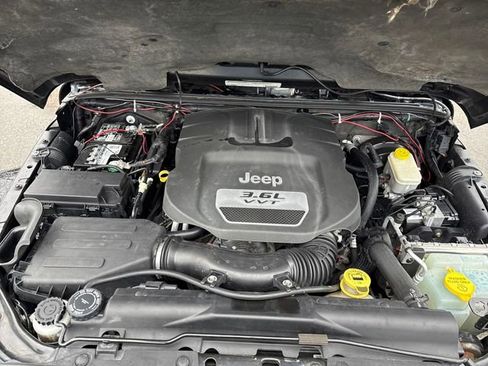 Used 2012 Jeep Wrangler Unlimited Sahara w/ Connectivity Group image 29