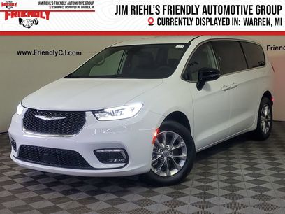 Used 2024 Chrysler Pacifica Touring-L