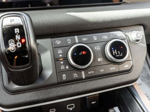 Used 2023 Land Rover Defender 110 S image 8