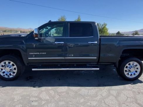 Used 2019 GMC Sierra 2500 Denali w/ Duramax Plus Package AWD/4WD image 5
