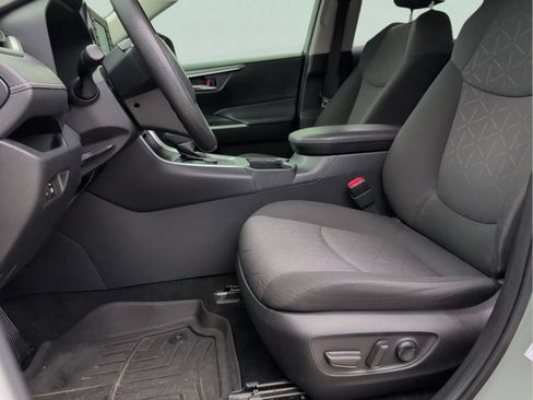Used 2022 Toyota RAV4 XLE image 31