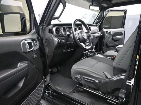 Used 2022 Jeep Gladiator Sport AWD/4WD image 9