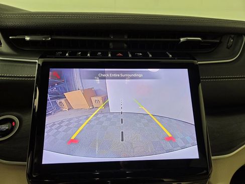 Certified 2025 Jeep Grand Cherokee Limited image 19