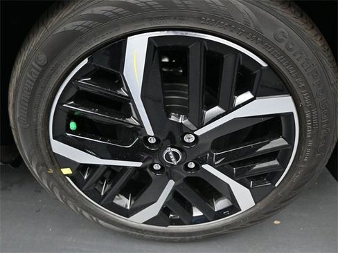 New 2025 Nissan Versa SR w/ Trunk Package image 16