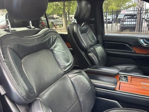 Used 2019 Lincoln Navigator Select RWD image 10