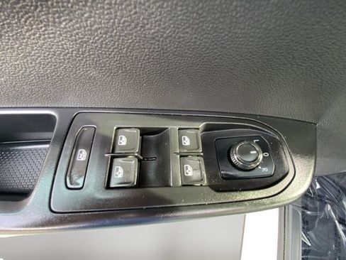 Used 2022 Volkswagen Taos S image 17