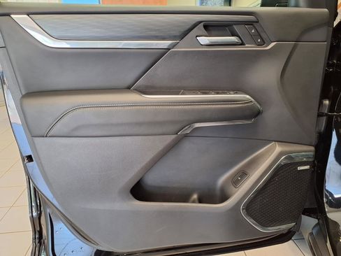 Used 2025 GMC Acadia Elevation FWD image 21