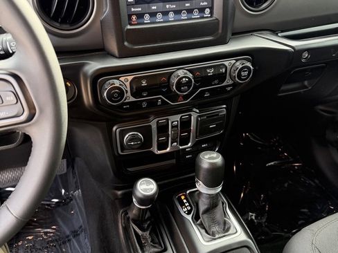 Used 2023 Jeep Wrangler Sport S image 13