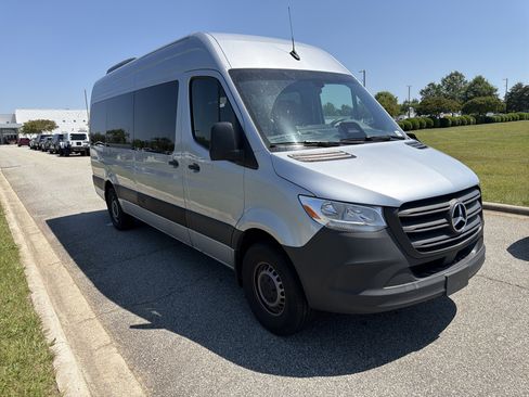Used 2025 Mercedes-Benz Sprinter 2500 image 6