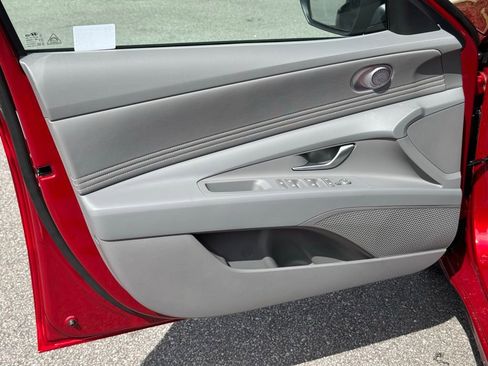 Certified 2025 Hyundai Elantra Sport image 19