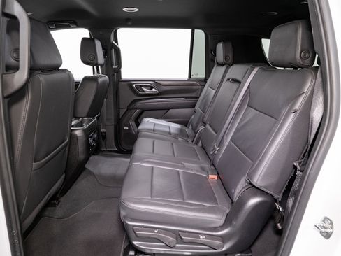 Used 2024 Chevrolet Suburban LT image 30