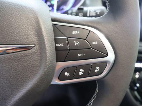 New 2026 Chrysler Pacifica Select FWD image 25