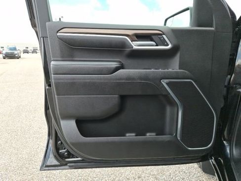 Used 2022 Chevrolet Silverado 1500 LT w/ Z71 Off-Road Package AWD/4WD image 12