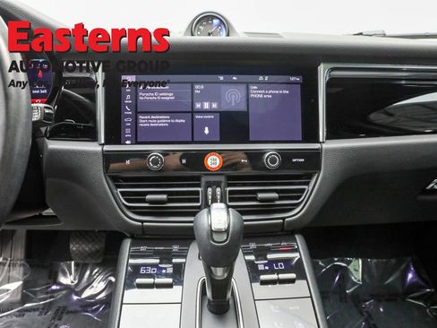 Used 2023 Porsche Macan T w/ Premium Package Plus image 13