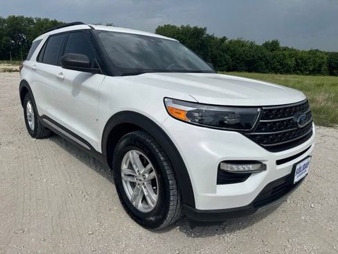 Used 2023 Ford Explorer XLT w/ Equipment Group 202A RWD image 8