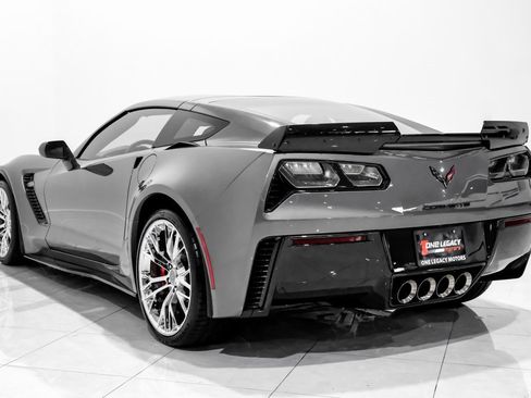 Used 2015 Chevrolet Corvette Z06 w/ 2LZ Preferred Equipment Group image 8