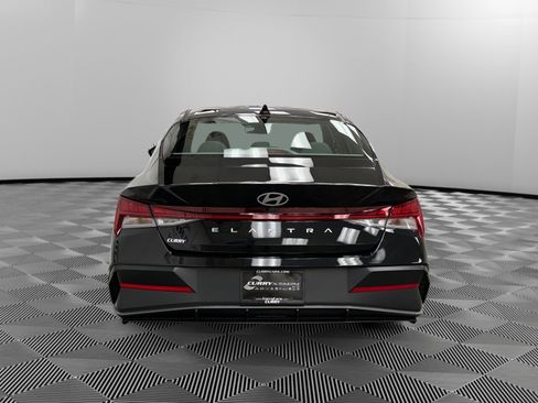 Used 2024 Hyundai Elantra SEL w/ Convenience Package image 4
