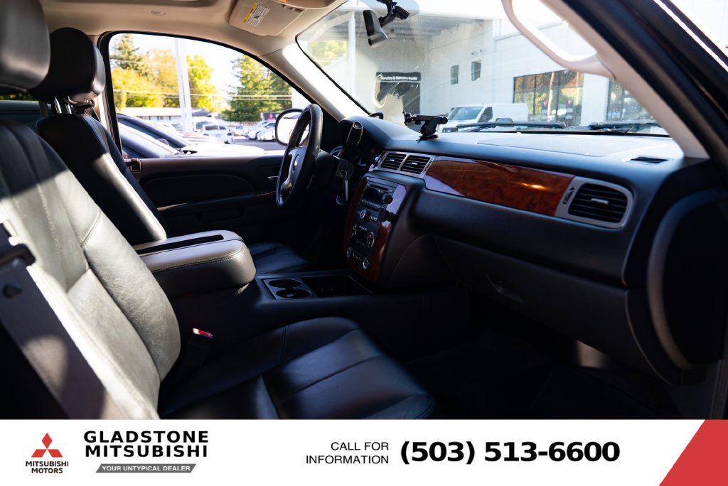 Used 2012 Chevrolet Suburban LT w/ Luxury Package AWD/4WD image 26