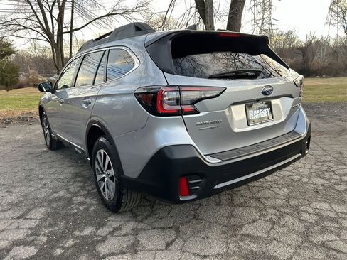 Certified 2021 Subaru Outback Premium image 6