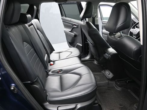 Used 2021 Toyota Highlander XLE image 28