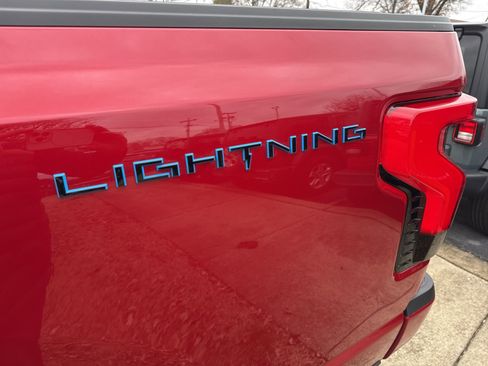Used 2023 Ford F150 Lightning Lariat image 38