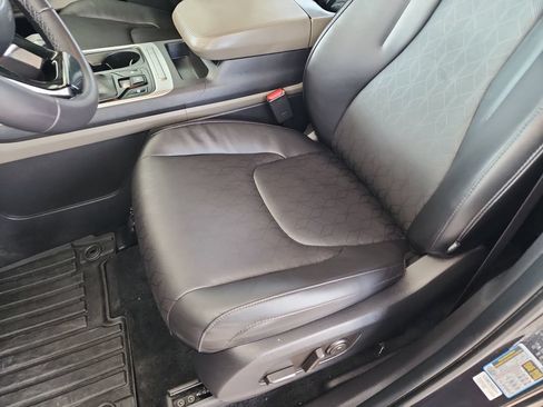 Used 2025 Kia Carnival FWD image 15