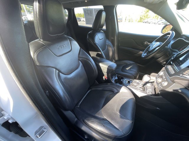 Used 2019 Jeep Cherokee Limited AWD/4WD image 28