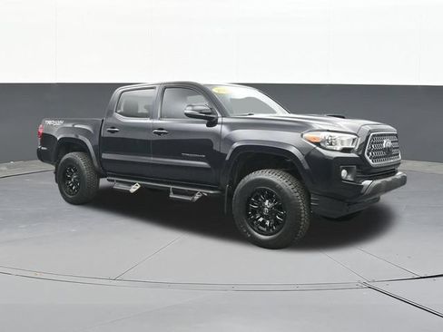 Used 2019 Toyota Tacoma TRD Sport w/ Technology Package AWD/4WD image 18