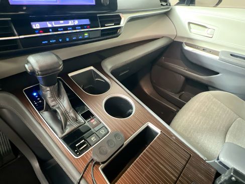 Used 2021 Toyota Sienna LE FWD image 26