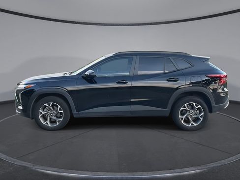 Used 2025 Chevrolet Trax LT w/ LT Convenience Package FWD image 5