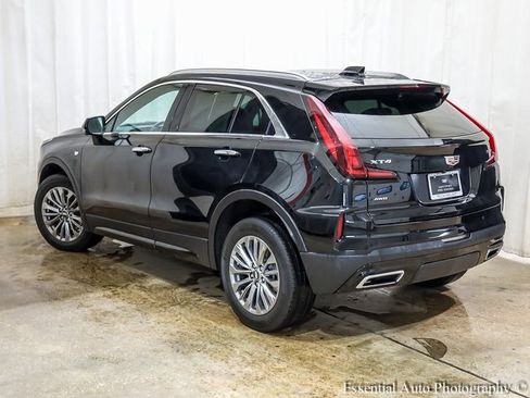 Certified 2025 Cadillac XT4 Premium Luxury image 8
