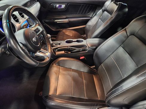 Used 2020 Ford Mustang Premium RWD image 31