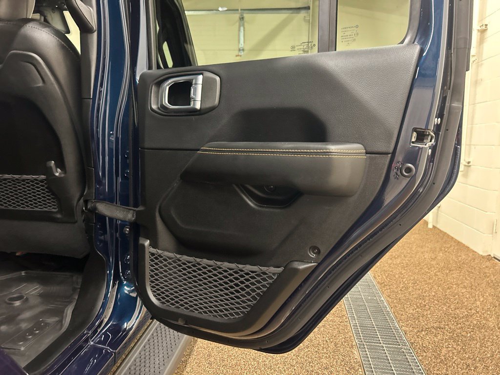 Used 2025 Jeep Wrangler Unlimited Sahara AWD/4WD image 17